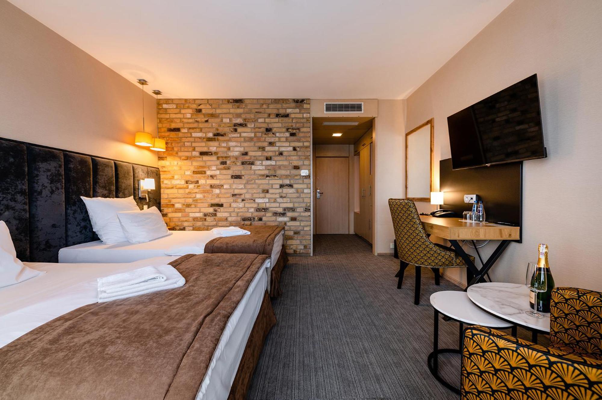 Hotel Alhar Lubliniec Ngoại thất bức ảnh