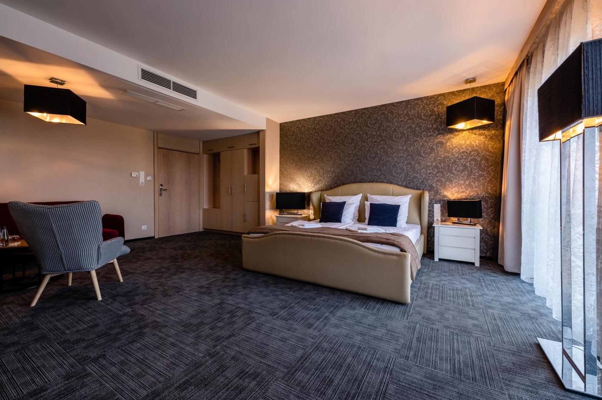 Hotel Alhar Lubliniec Ngoại thất bức ảnh